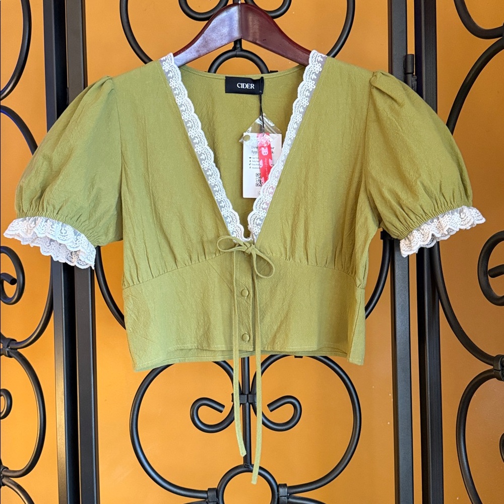 CIDER V-neck Lace Trim Puff Sleeve Crop Blouse